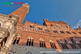 Italy, Tuscany, Siena, Piazza del Campo, cycling bike tours